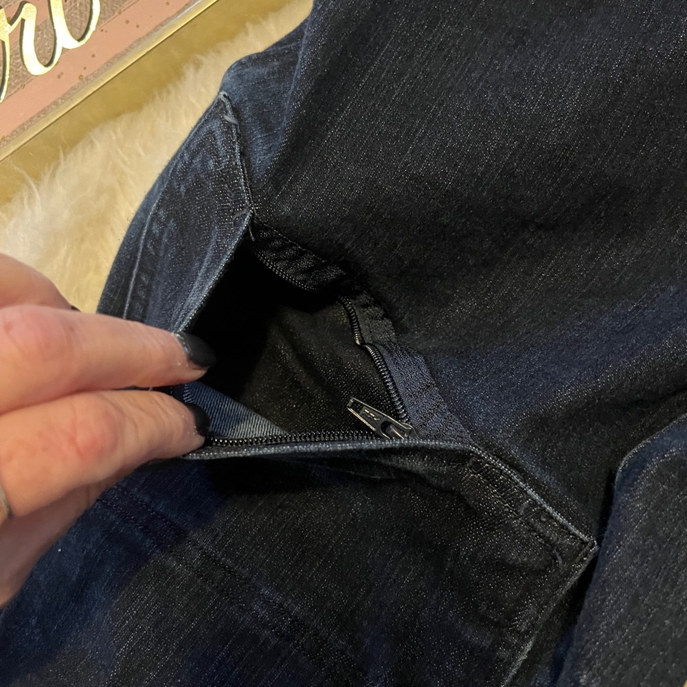 Duluth Trading curve setter waist carpenter jeans - Picture 7 of 7